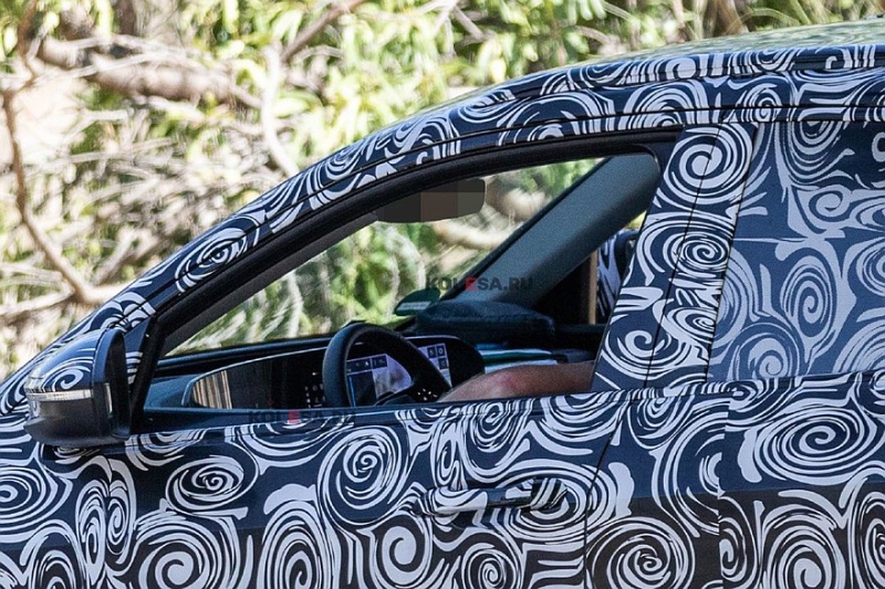 Audi готовит к премьере новые A5 и Q5. Кроссовер поймали во время дорожных испытаний