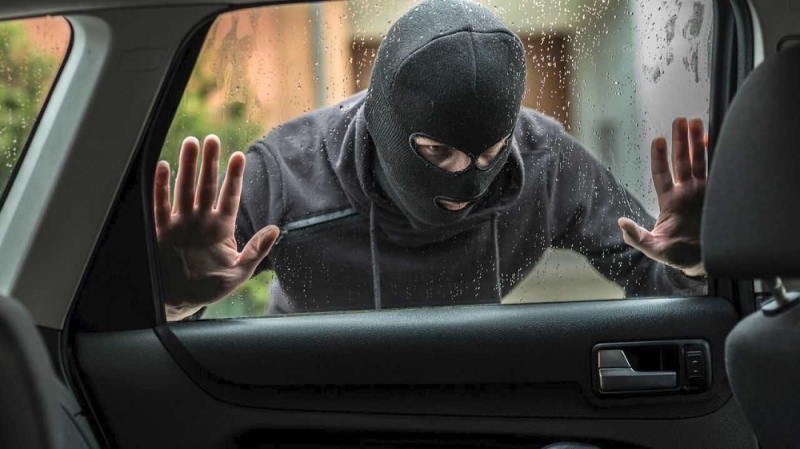 Бронирование лобового стекла автомобиля виниловой пленкой