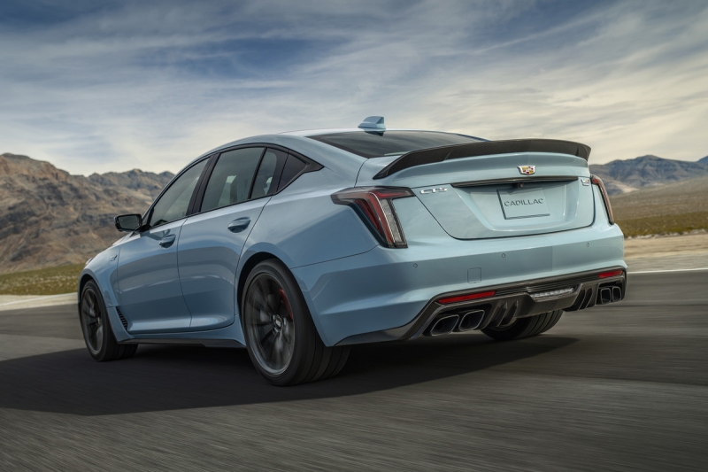 Cadillac CT5-V Blackwing получил доработанную подвеску и карбон-керамические тормоза