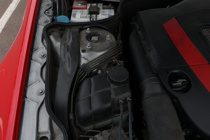 Mercedes-Benz SL V (R230) с пробегом: сложности SBC, дорогая подвеска и мрак новых моторов