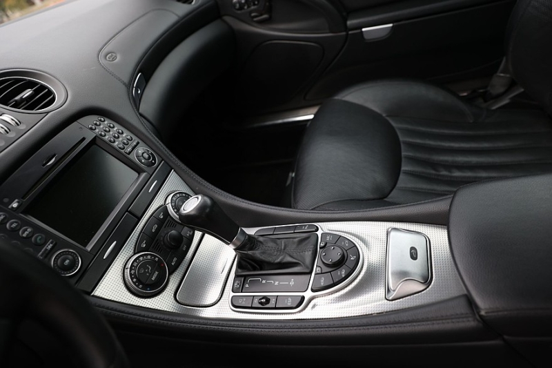 Mercedes-Benz SL V (R230) с пробегом: сложности SBC, дорогая подвеска и мрак новых моторов