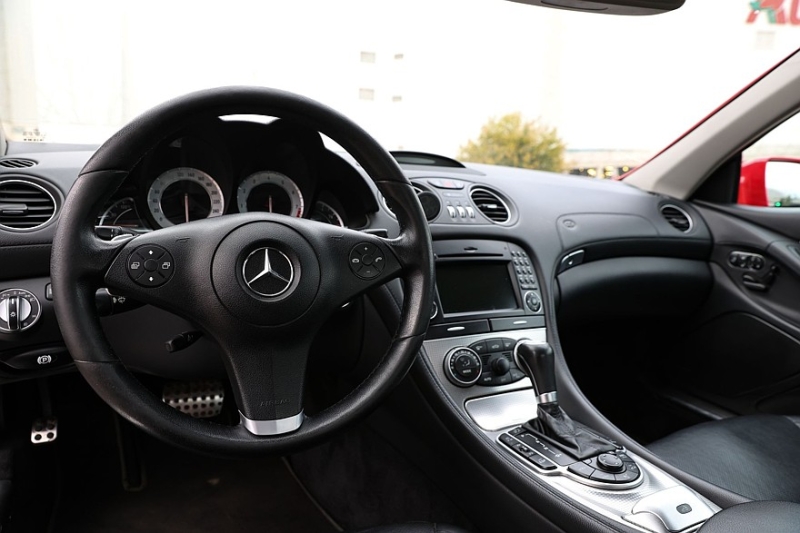 Mercedes-Benz SL V (R230) с пробегом: сложности SBC, дорогая подвеска и мрак новых моторов