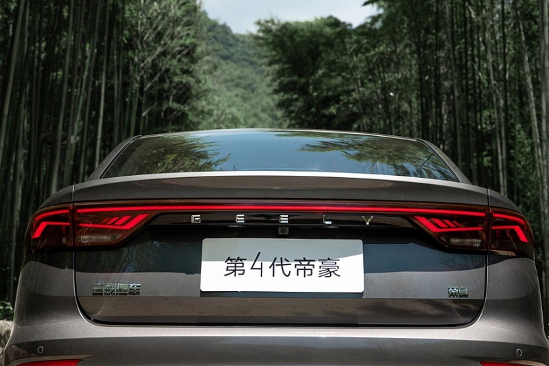 Обновлённый Geely Emgrand: свежие официальные кадры и дата премьеры