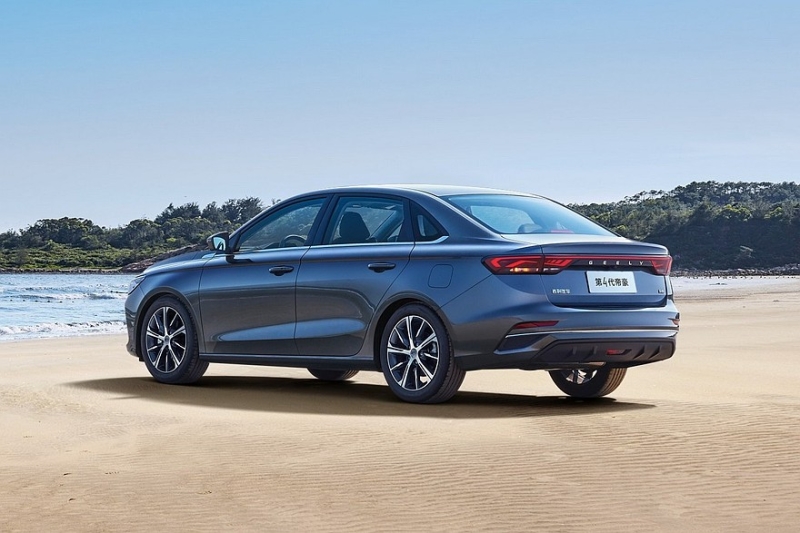 Обновлённый Geely Emgrand: свежие официальные кадры и дата премьеры