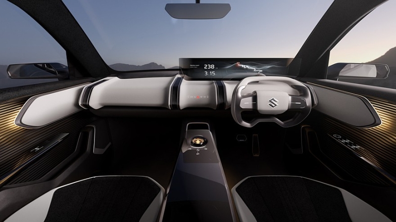 Серийный Suzuki eVX готовится к премьере: кроссовер проехался на камеру