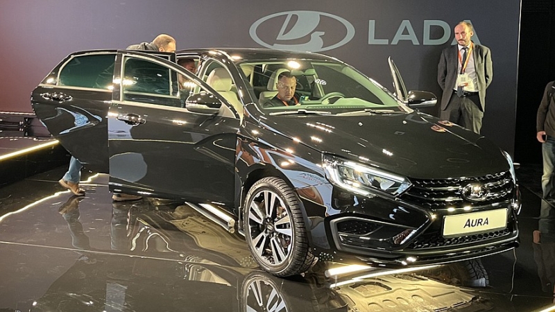 АВТОВАЗ до конца этого месяца запустит в серию Lada Aura и e-Largus
