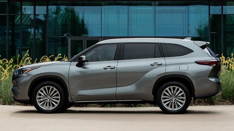 Toyota Highlander перешёл в 2025 модельный год с обновками и спецверсией 25th Edition