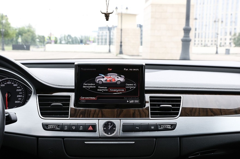 Audi A8 III (D4/4H) c пробегом: лобовое за 500 тысяч, фара за 800 и светодиоды по 15 рублей