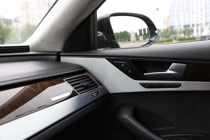 Audi A8 III (D4/4H) c пробегом: лобовое за 500 тысяч, фара за 800 и светодиоды по 15 рублей