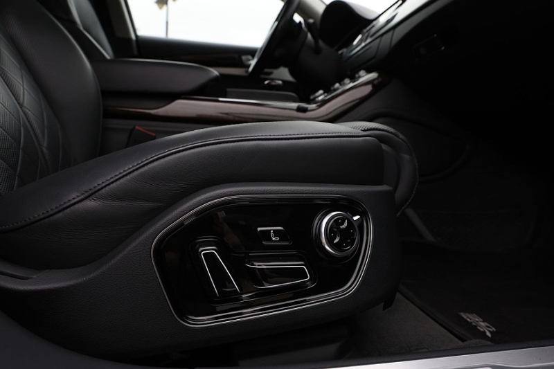 Audi A8 III (D4/4H) c пробегом: лобовое за 500 тысяч, фара за 800 и светодиоды по 15 рублей