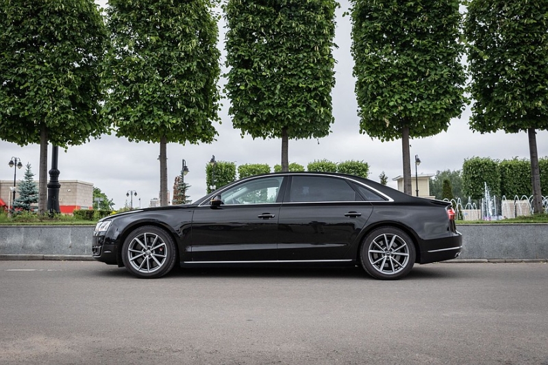 Audi A8 III (D4/4H) c пробегом: лобовое за 500 тысяч, фара за 800 и светодиоды по 15 рублей