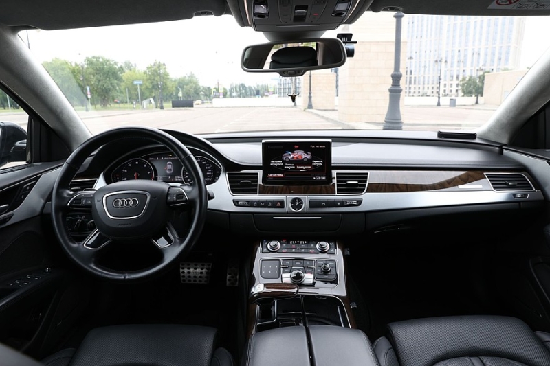 Audi A8 III (D4/4H) c пробегом: лобовое за 500 тысяч, фара за 800 и светодиоды по 15 рублей