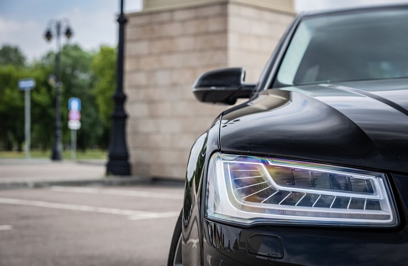 Audi A8 III (D4/4H) c пробегом: лобовое за 500 тысяч, фара за 800 и светодиоды по 15 рублей