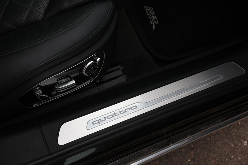 Audi A8 III (D4/4H) c пробегом: лобовое за 500 тысяч, фара за 800 и светодиоды по 15 рублей