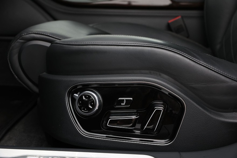 Audi A8 III (D4/4H) c пробегом: лобовое за 500 тысяч, фара за 800 и светодиоды по 15 рублей