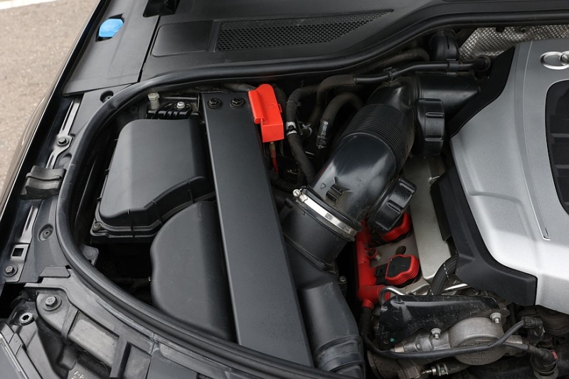 Audi A8 III (D4/4H) c пробегом: лобовое за 500 тысяч, фара за 800 и светодиоды по 15 рублей