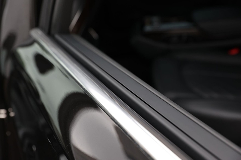 Audi A8 III (D4/4H) c пробегом: лобовое за 500 тысяч, фара за 800 и светодиоды по 15 рублей