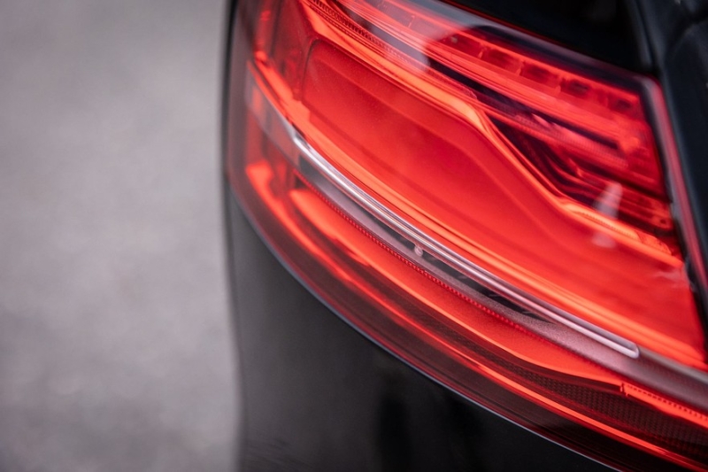 Audi A8 III (D4/4H) c пробегом: лобовое за 500 тысяч, фара за 800 и светодиоды по 15 рублей