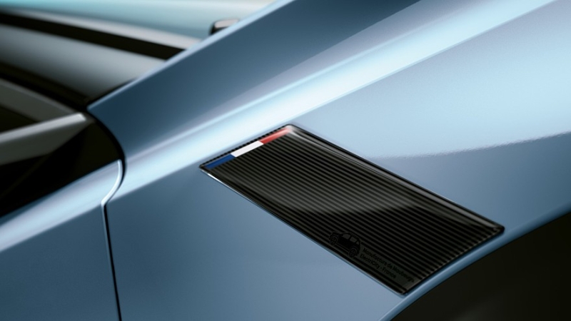 Серийный Renault 4 E-Tech показался на тизерах перед скорой премьерой