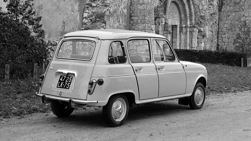 Серийный Renault 4 E-Tech показался на тизерах перед скорой премьерой