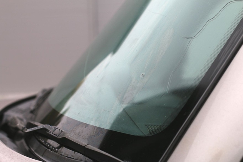 Сколы, трещины, полировка и эффект линзы: как ремонтируют автомобильные стёкла