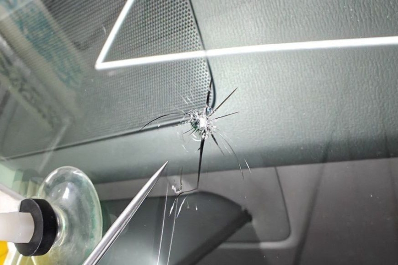 Сколы, трещины, полировка и эффект линзы: как ремонтируют автомобильные стёкла