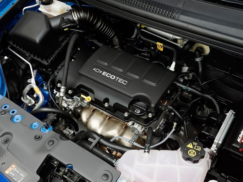 Выбираем седан B-класса с пробегом за миллион рублей: почти спорткар и ящик для рассады