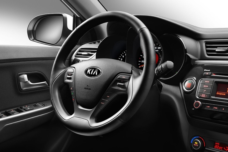 Выбираем седан B-класса с пробегом за миллион рублей: почти спорткар и ящик для рассады