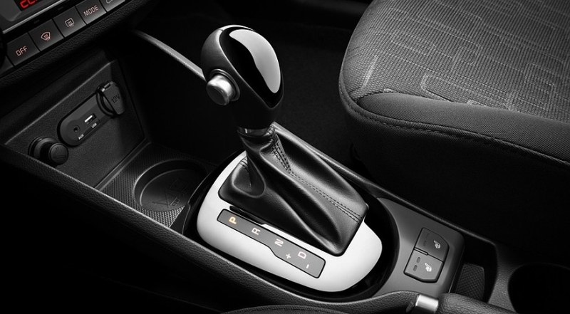 Выбираем седан B-класса с пробегом за миллион рублей: почти спорткар и ящик для рассады