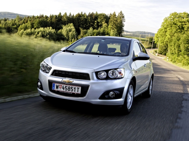 Выбираем седан B-класса с пробегом за миллион рублей: почти спорткар и ящик для рассады