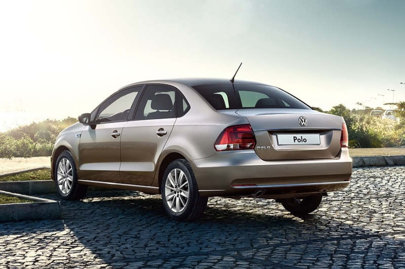 Выбираем седан B-класса с пробегом за миллион рублей: почти спорткар и ящик для рассады