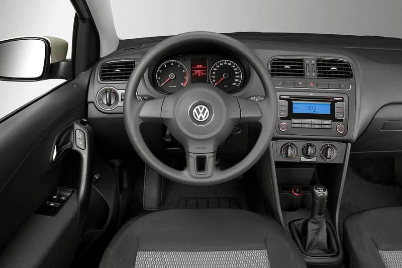 Выбираем седан B-класса с пробегом за миллион рублей: почти спорткар и ящик для рассады