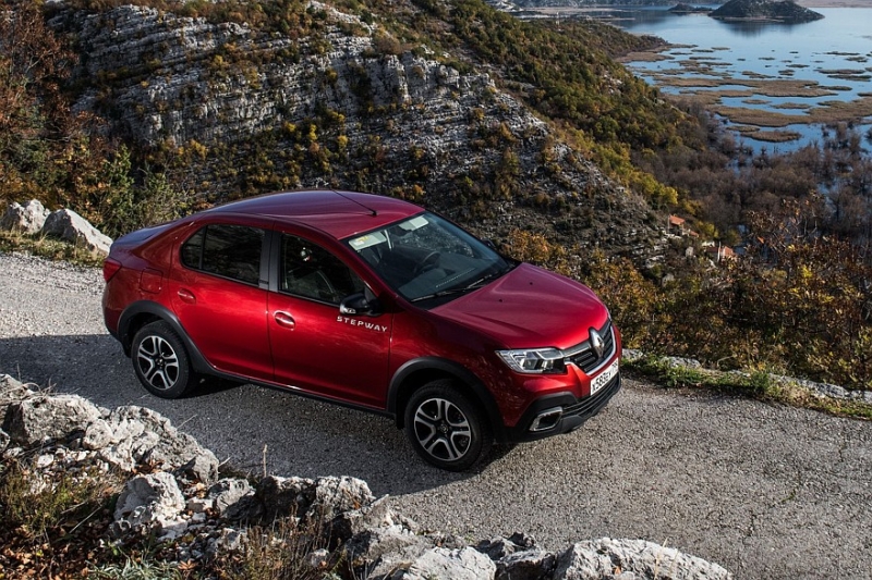 Выбираем седан B-класса с пробегом за миллион рублей: почти спорткар и ящик для рассады