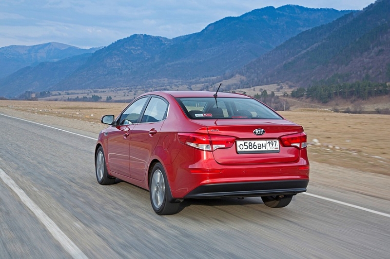 Выбираем седан B-класса с пробегом за миллион рублей: почти спорткар и ящик для рассады