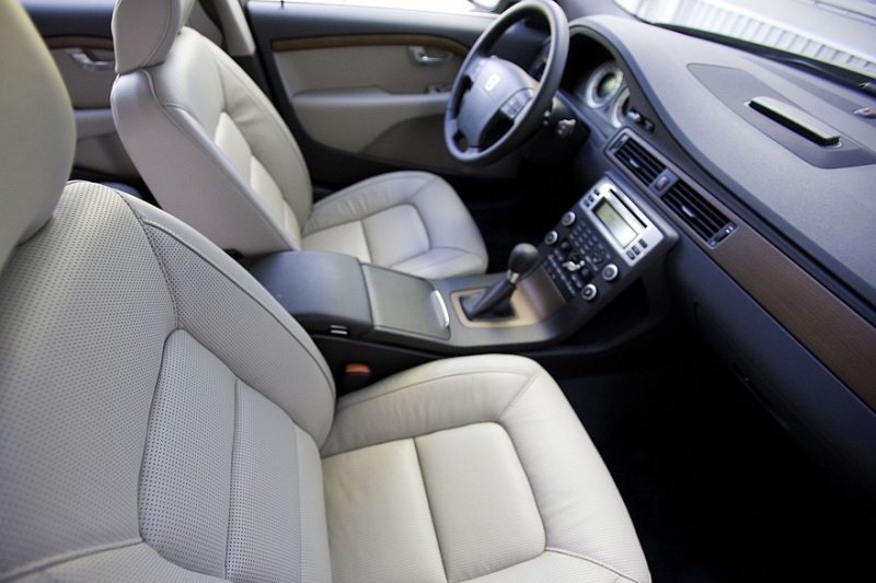 Выбираем универсал Е-класса с пробегом за миллион рублей: тормоза по цене машины, а счастья нет