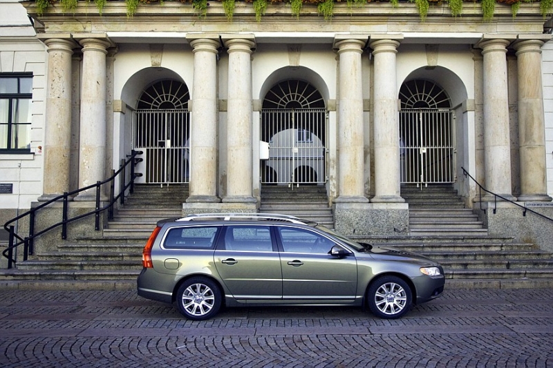 Выбираем универсал Е-класса с пробегом за миллион рублей: тормоза по цене машины, а счастья нет