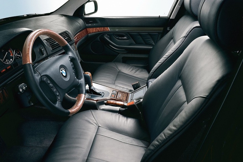 Выбираем универсал Е-класса с пробегом за миллион рублей: тормоза по цене машины, а счастья нет