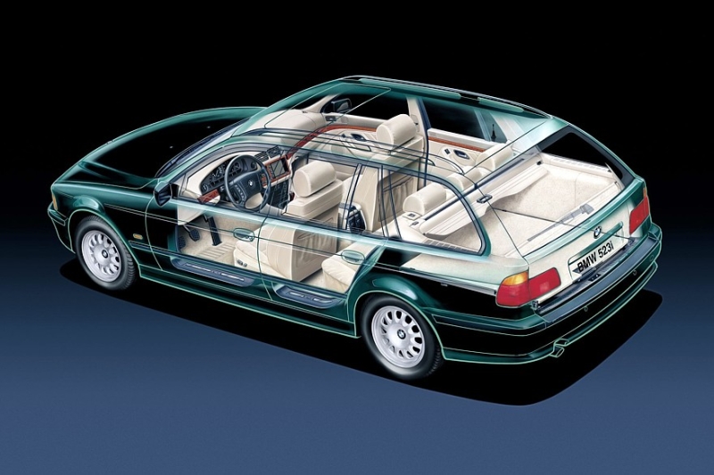 Выбираем универсал Е-класса с пробегом за миллион рублей: тормоза по цене машины, а счастья нет