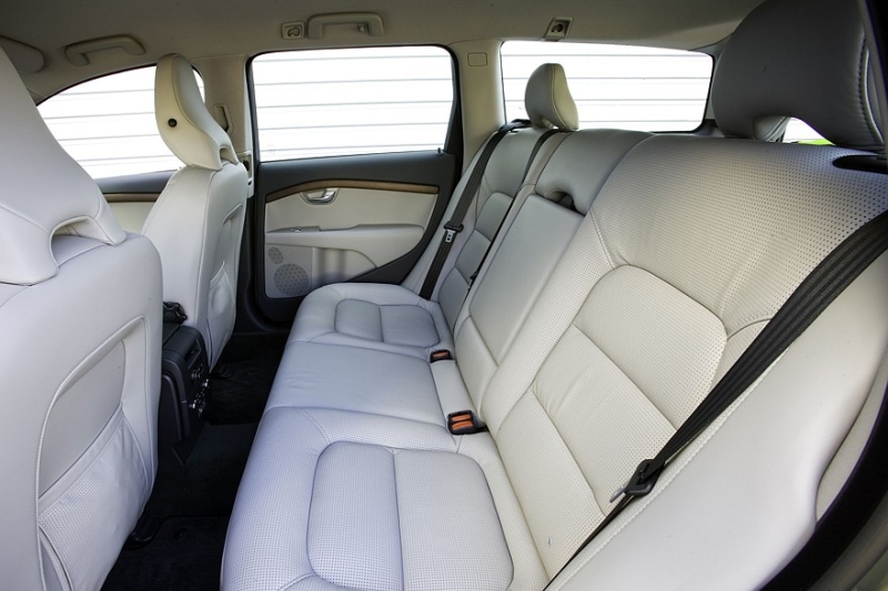 Выбираем универсал Е-класса с пробегом за миллион рублей: тормоза по цене машины, а счастья нет