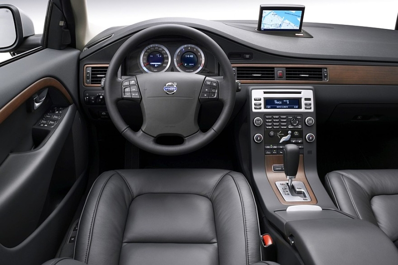 Выбираем универсал Е-класса с пробегом за миллион рублей: тормоза по цене машины, а счастья нет