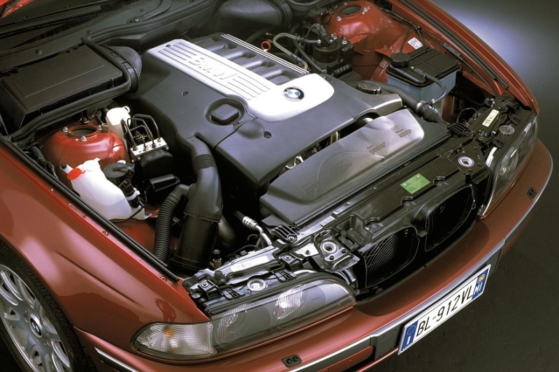 Выбираем универсал Е-класса с пробегом за миллион рублей: тормоза по цене машины, а счастья нет