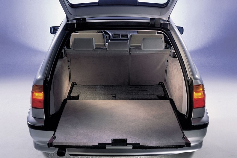 Выбираем универсал Е-класса с пробегом за миллион рублей: тормоза по цене машины, а счастья нет