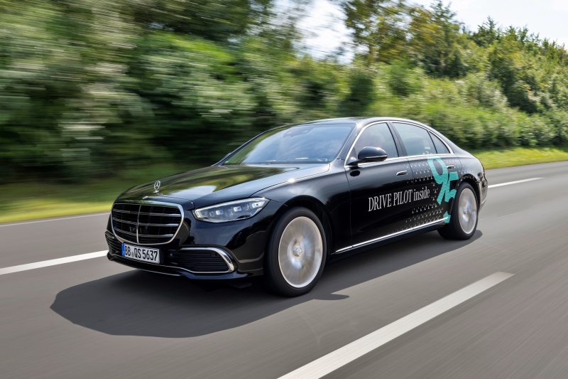 Автопилоту Mercedes-Benz разрешили разгоняться до 95 км/ч, следующая цель — 130 км/ч