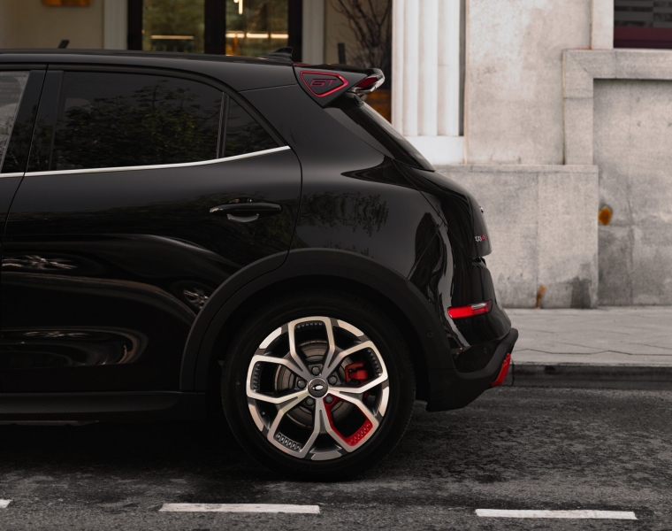 ORA — стильный и надежный спутник в большом городе