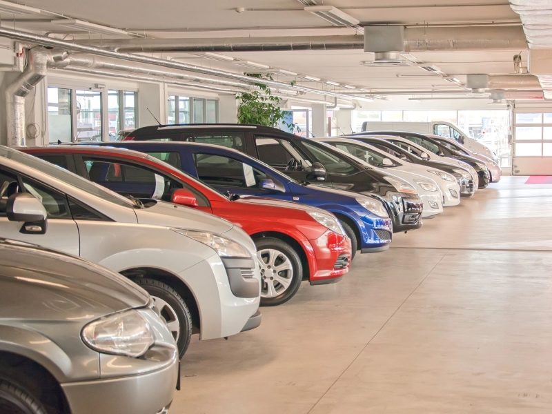 Предложение на авто с пробегом от дилеров выросло почти на четверть за год