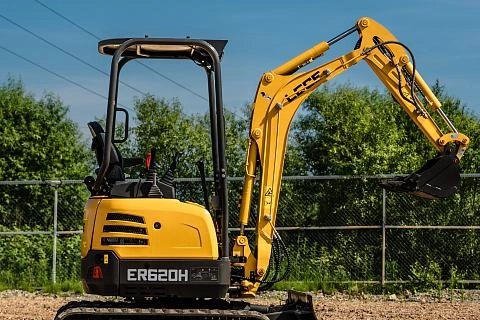 Гусеничный экскаватор: незаменимый помощник в строительстве и добыче