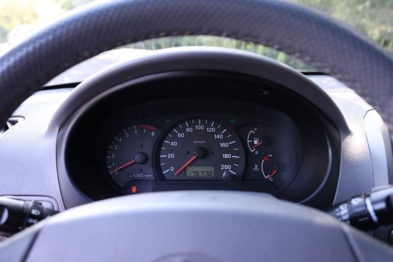 Hyundai Accent II (LC) с пробегом: дыра из арки в салон и электрика, в которой нечему ломаться