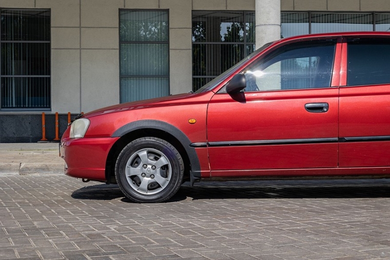 Hyundai Accent II (LC) с пробегом: дыра из арки в салон и электрика, в которой нечему ломаться