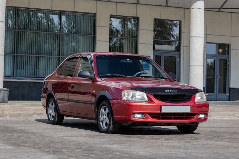 Hyundai Accent II (LC) с пробегом: дыра из арки в салон и электрика, в которой нечему ломаться