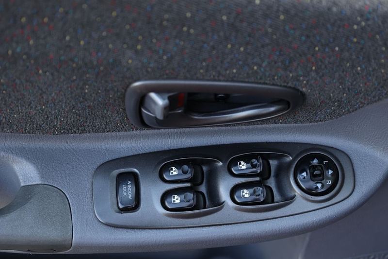 Hyundai Accent II (LC) с пробегом: дыра из арки в салон и электрика, в которой нечему ломаться